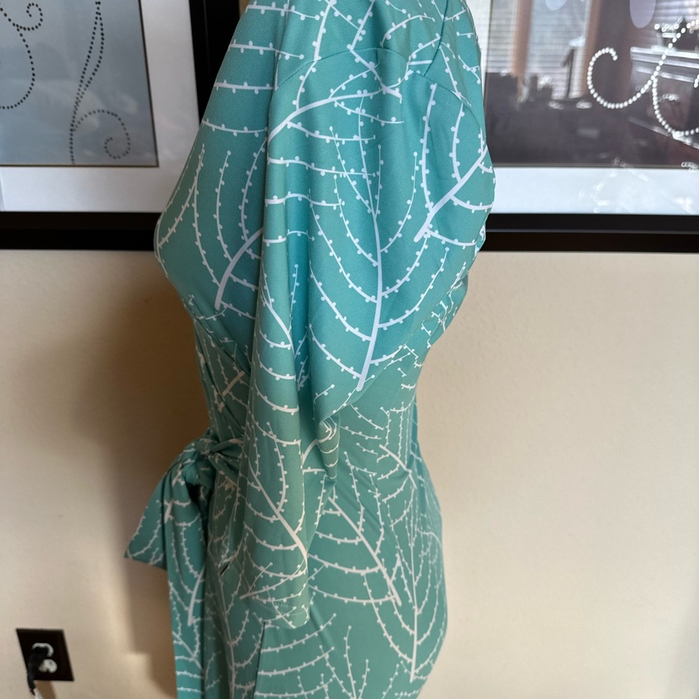 Patty Boutik Sea Mist Green and White Wrap a around Dress. Size Small - Picture 4 of 8
